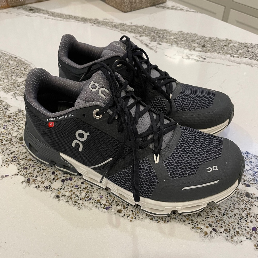 Tennis shoes
